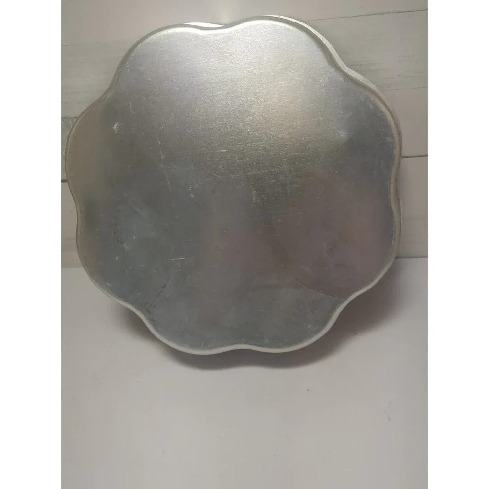 Wilton 9 Inch Flower Daisy Cake Pan 502-2146